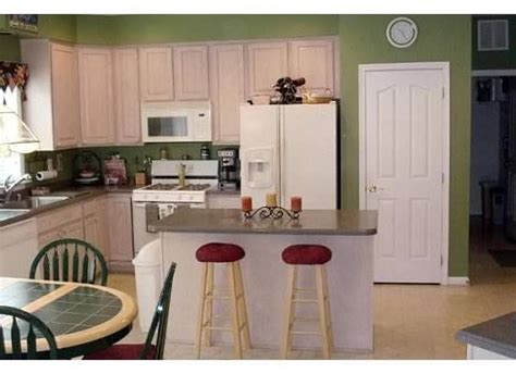 While there are many steps to cabinet pickling, pickled oak cabinets are a very popular choice for 2019. Need wall paint help for pickled oak cabinets | Oak ...