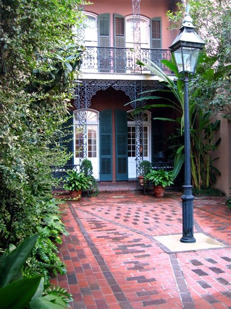 Courtyard In The Quarter New Orleans Homes New Orleans French