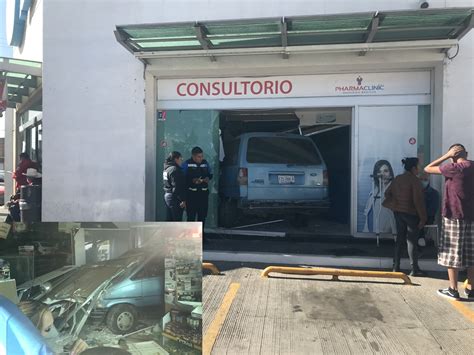 Varón De La Tercera Edad Se Mete A Una Farmacia Con Todo Y Camioneta