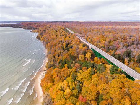 10 Amazing Places To See Fall Colors In Michigan