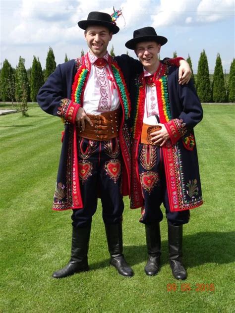 Lachy Sądeckie Southern Poland Image © Zespół Regionalny Mystkowianie Folk Costume Costume