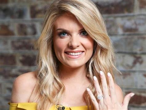 Erin also presents and reports for channel 9 news and the sunday nrl footy show. Erin Molan fires back about her $100k engagement ring | Sunshine Coast Daily