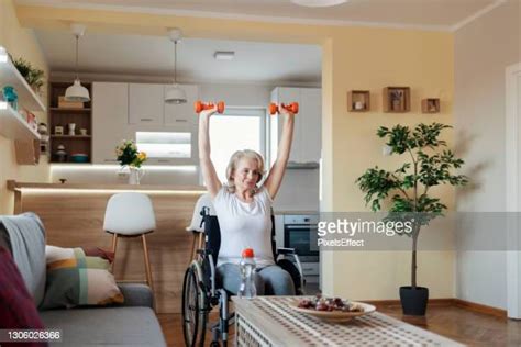 Skinny Old Woman Photos Et Images De Collection Getty Images