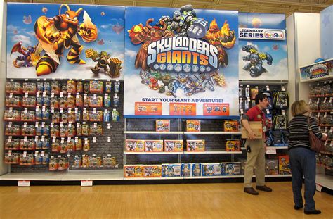 Skylanders Giants Release Day Displays At Toys R Us October 21 8