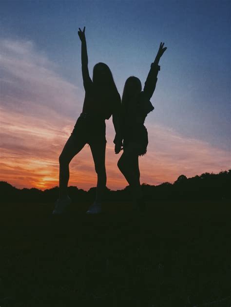 Bestfriend Sunset Picture🦋 Sunset Pictures Besties Pictures Sunrise