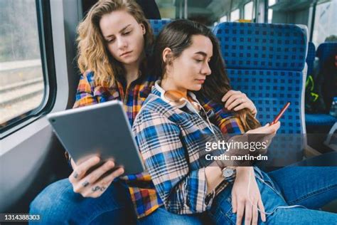 Lesbians Sleeping Photos Et Images De Collection Getty Images