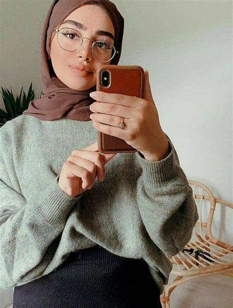 Hijab Style For Round Face With Glasses