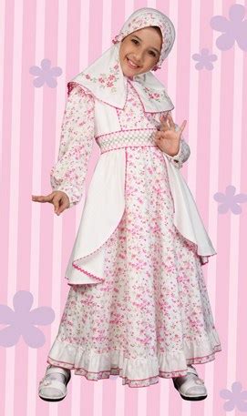 Contoh busana muslim anak terbaru yang sangat cantik bahkan untuk pesta pun cocok. 10 Contoh Baju Muslim Anak Keren Model Terbaru 2018