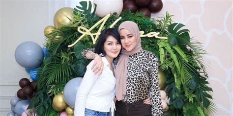 Seperti Bestie Potret Kedekatan Olla Ramlan Dan Istri Mantan Suaminya