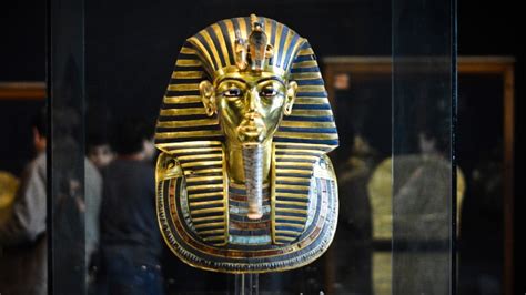 As in all tombs, you'll face traps that try to get in your way. Beard on King Tut's Mask Snapped Off, Glued Back On ...