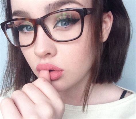 Glasses Girlswithglasses Fashion Eye Glasses Glasses Makeup Girls With Glasses