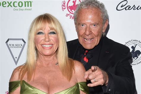 Suzanne Somers 74 Poses Completely Nude In Shocking New Photo In Celebration Of Earth Day