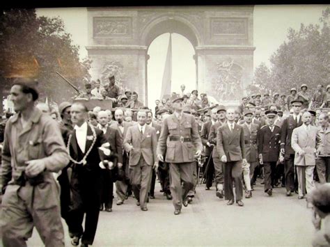 Liberation Of Paris De Gaulle Walking Down The Champs Elysées 26