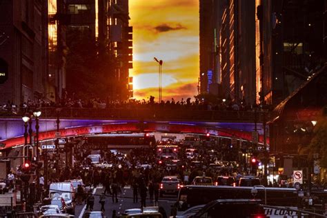 New Yorkers Post Incredible Pics Of Manhattanhenge Phenomenon As Sun
