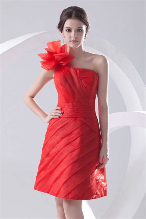 Ainsi, trouver la robe de mariage en adéquation avec son thème n'est pas une mince affaire. Robe rouge cocktail de mariage courte asymétrique à fleur ...