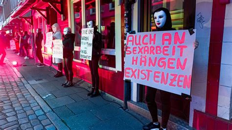Hamburg Sexarbeiter Protestieren Gegen Schließung Der Bordelle Welt