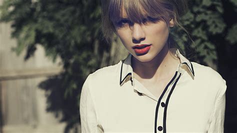 Free Download Taylor Swift 22 Music Video Premiere Watch Now 1366x768