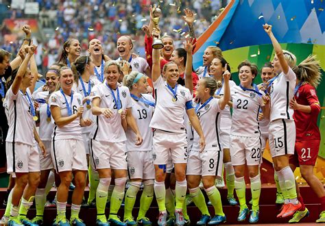 Est100 一些攝影some Photos Womens World Cup Trophy Us Womens National Team On July 5 2015 In