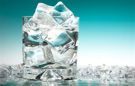 5 Harmful Reasons Why You Should Never Drink Ice Cold Water