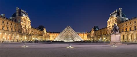 Die auf dem vorplatz befindliche glaspyramide des architekten peï wurde 1989 mitten auf dem hof cour napoléon erbaut. Louvre - Wikipedia