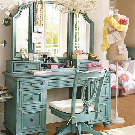 From hollywood vanity mirrors with lights to wood farmhouse wall mirrors, there is a mirror to reclaimed wood vanity mirror: Newest Selections of Makeup Vanity Chair - HomesFeed