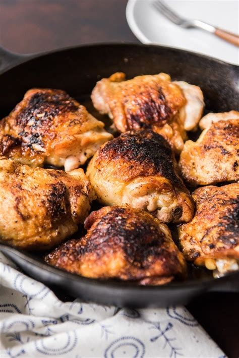 The best thing about making your own fried chicken is that you control what (and how much) fat to use, whether it's lard (rendered pig fat), solid vegetable shortening, peanut oil or a vegetable oil. Pan fried chicken thighs are a delicious, easy meal idea for dinner and they cook in a… | Pan ...