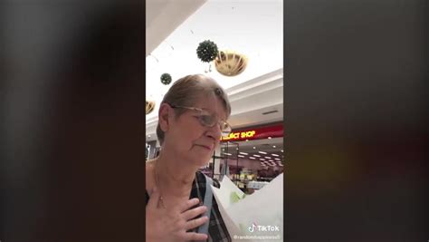Woman Bursts Into Tears Of Joy After Kind Strangers Random Act Of Kindness World News