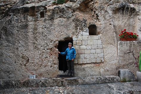 Now, for the first time, experts appear to have confirmed at least one element of the christian narrative of its scaffolding inside the edicule of the tombrestoration of the holy sepulchre, jerusalem, israel in an image capture in 2016. Israel, entering Jesus' tomb | Been there | Pinterest