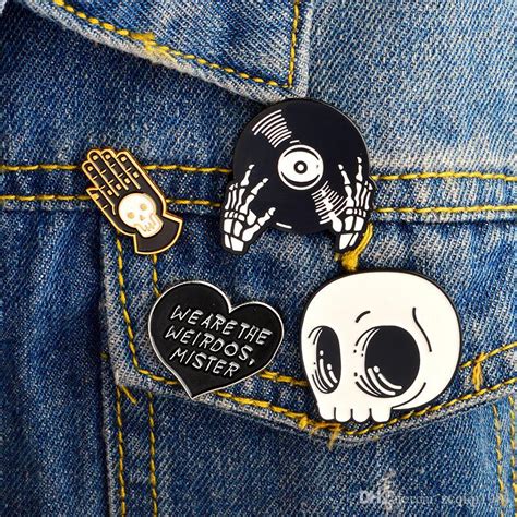 2020 Goth Punk Skull Brooch Hard Enamel Pins Skull Lapel Pin Halloween Skull Pin Button Badges