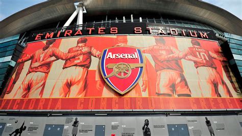 U S Billionaire Gets Full Control Of Arsenal Buying Out Russian Rival The New York Times
