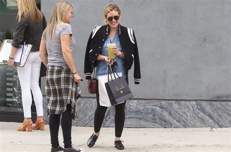 Hilary Duff Spotted Kissing Ex Husband Mike Comrie See The Pda Pic