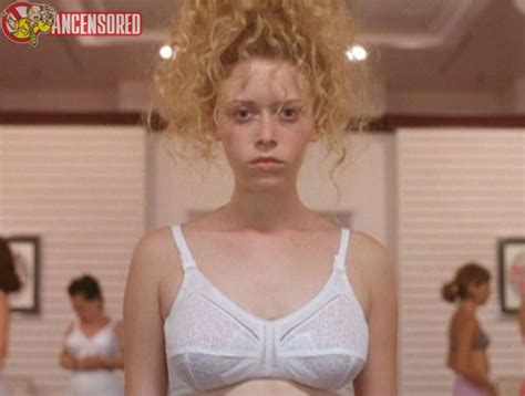 Natasha Lyonne Nue Dans Les Taudis De Beverly Hills