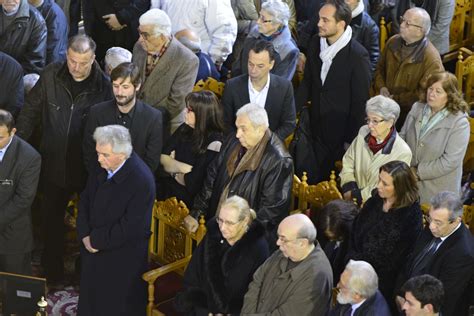 Η μητέρα του λάκη λαζόπουλου έφυγε σήμερα από τη ζωή. Συντετριμμένος ο Λάκης Λαζόπουλος στην κηδεία της μητέρας του