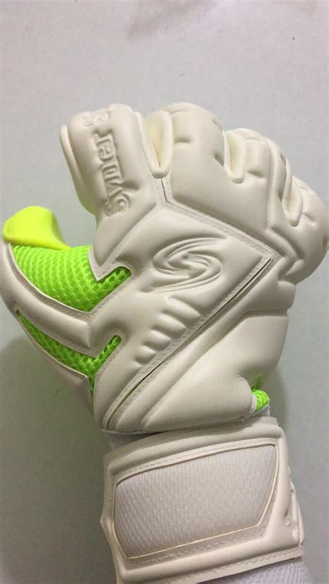 New German Latex Goalkeeper Gloves Palm Goalkeeper Gloves4mm Giga