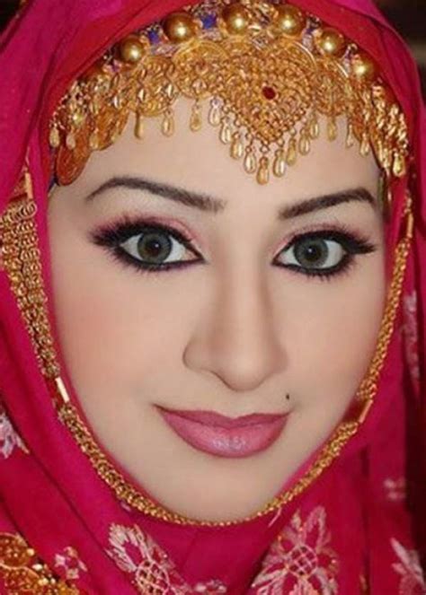 Pin By Susie Deacosta On Those Eyes Arabian Beauty Women Most