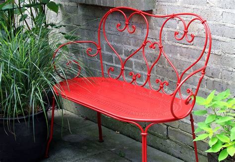 Paint is the easiest and cheapest way to update your old furniture. How to Spray Paint Metal