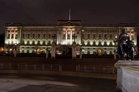 The Massive Cost Of Lighting Up Buckingham Palace Each Year Mylondon
