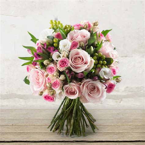 Mazzo di fiori, da regalare per amore o per amicizia, per ringraziare o per farsi perdonare. Bouquet di Rose "Dolce Poesia" - Città dei Fiori ...