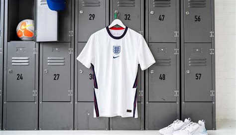 The european championships are one of the biggest events in world sport, garnering hundreds of millions of viewers every edition but even the euros felt the effect of the covid 19 virus that has here is a list of some of the young players who could become top stars for england at the euro 2021. Nike dévoile les maillots de l'Angleterre pour l'Euro 2021 ...