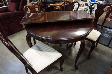 Queen Anne Round Mahogany Dining Table W Leaf And 4 Chairs