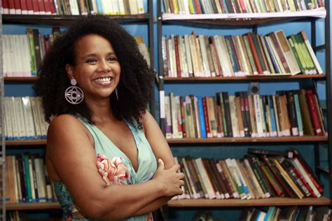 Semana Da Mulher Professora Premiada Do Município Transforma Alunos Com A Leitura Literária