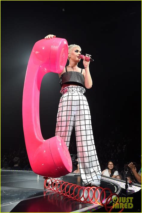 Katy Perry Launches Witness Tour See Set List And Photos Photo