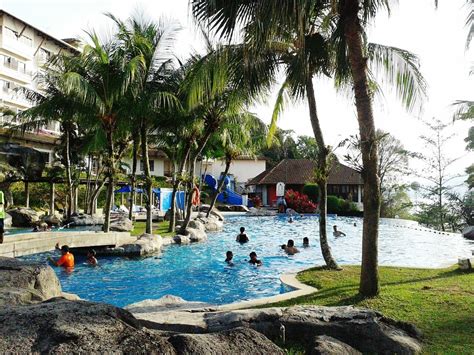Dua bilik tidur dan satu kolam mandi bersendirian. Suatu petang yang damai...: Percutian di Teluk Senangin ...