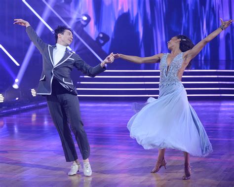 Monday Ratings Abcs Dancing With The Stars Ties Nbcs The Voice In Adults 18 49