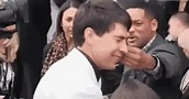 ¡Vaya GIF! / Will Smith abofetea a un reportero que intenta besarle