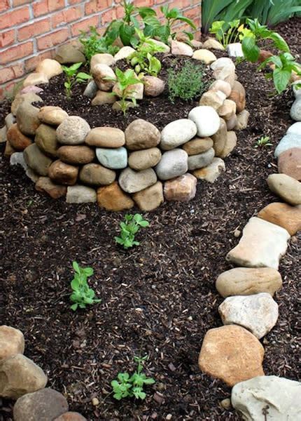 8 Ideas Para Decorar El Jardín Con Piedras