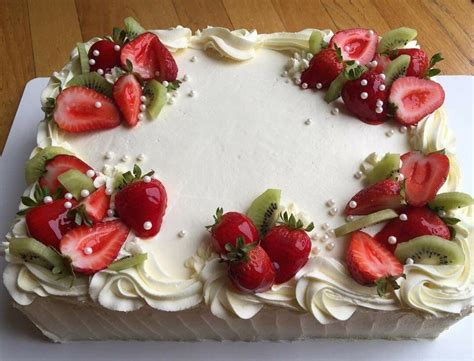Pin By Padrini Laura On Dolci Fresh Fruit Cake Cake Decorating Desserts