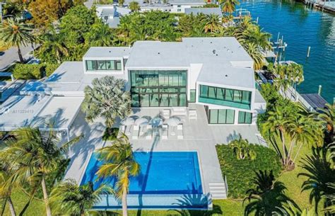 A Truly Amazing Modern Mansion In Miami Beach Hits Market 42500000