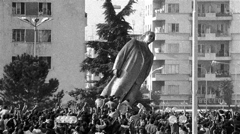 30 vjet më parë Tirana hodhi shtatoren e diktatorit Belind Këlliçi PD