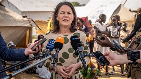 بيربوك تزور جنوب السودان وتطالب بمزيد من المساعدات للاجئين Dw 2024126